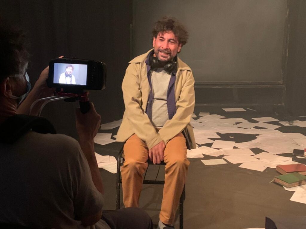 Que Mundo deixaremos Para Keith? (Temporada) 22 12 Sergio Edu filmando 1 em Pluriverso